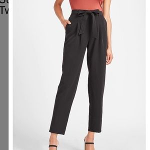 Ankle high rise twill tie pant